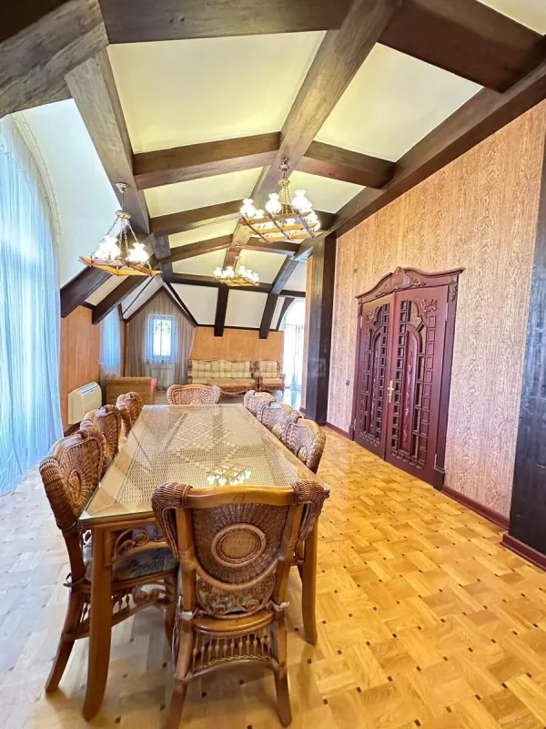 Satılır 7 otaqlı həyət evi 550 m²