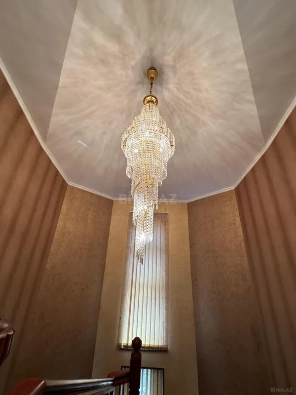 Satılır 7 otaqlı həyət evi 550 m²