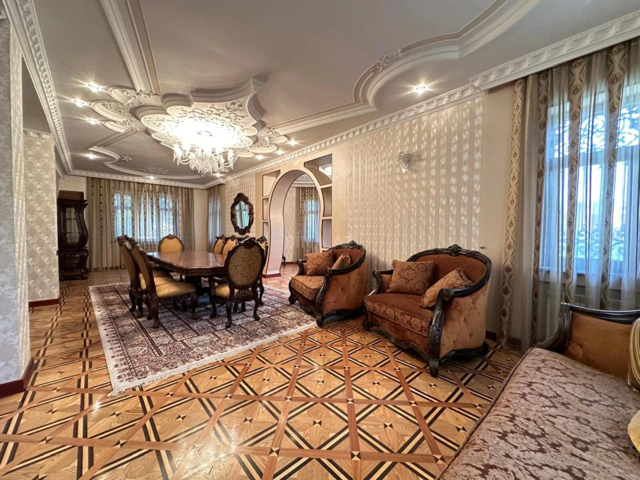 Satılır 7 otaqlı həyət evi 550 m²