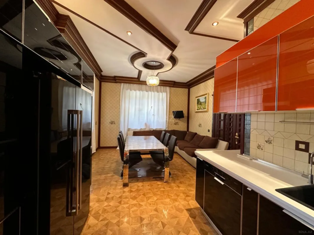 Satılır 7 otaqlı həyət evi 550 m²