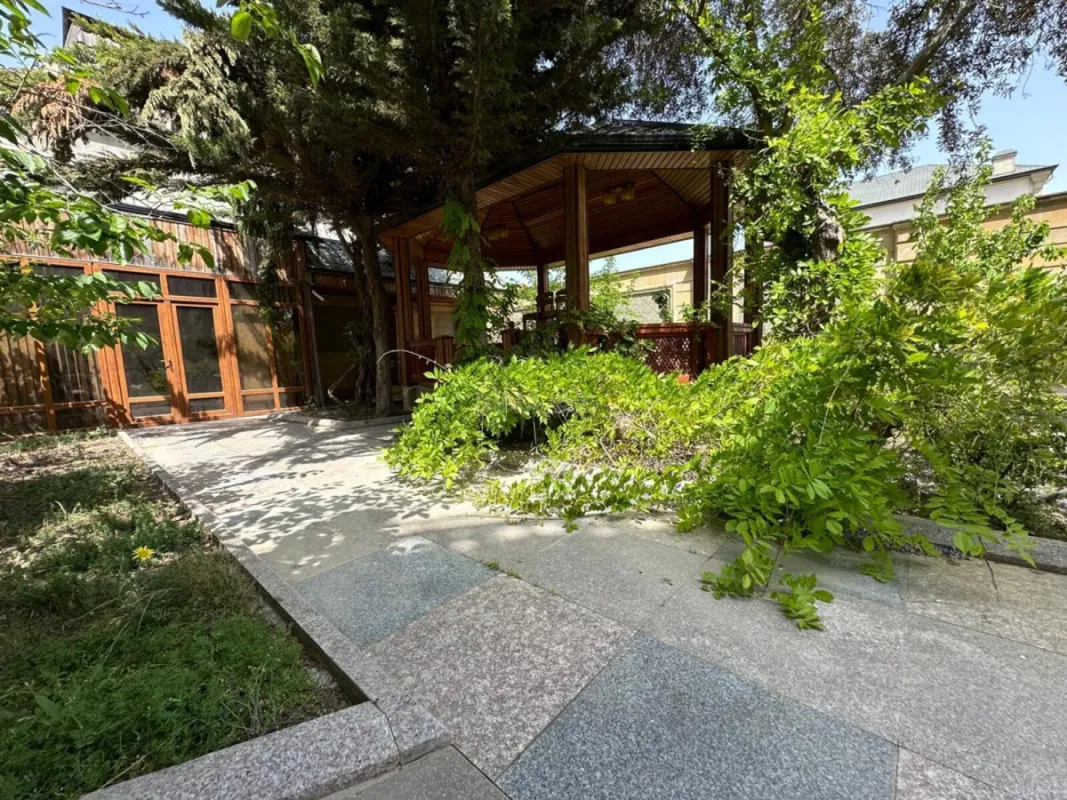 Satılır 7 otaqlı həyət evi 550 m²