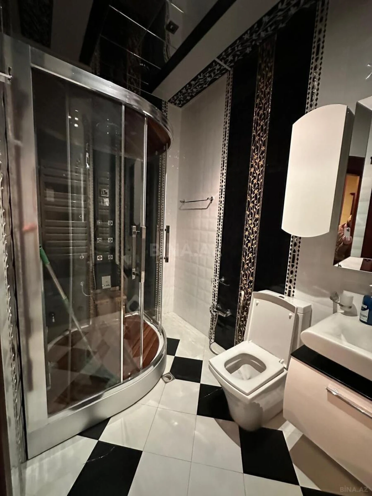 Satılır 7 otaqlı həyət evi 550 m²