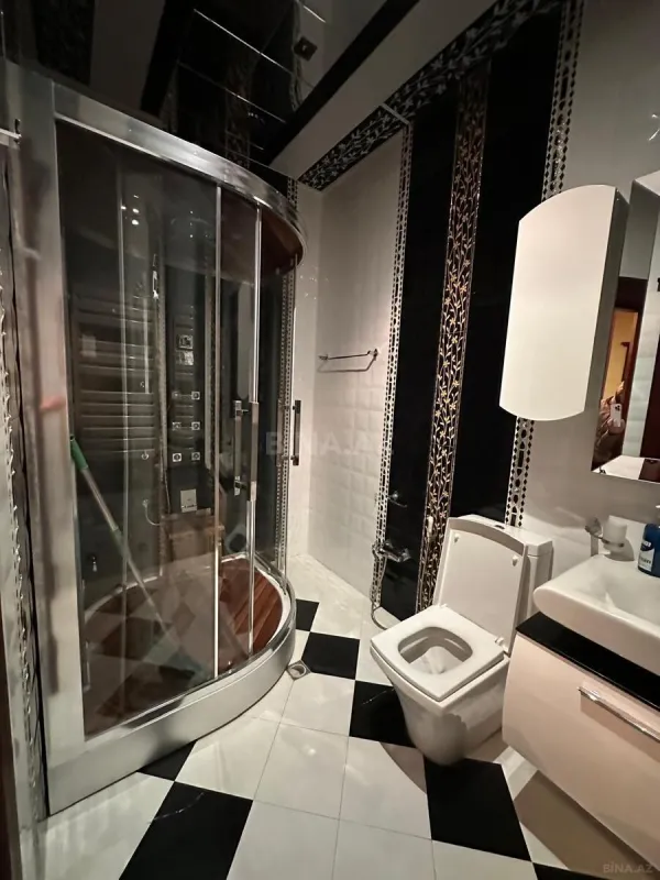 Satılır 7 otaqlı həyət evi 550 m²