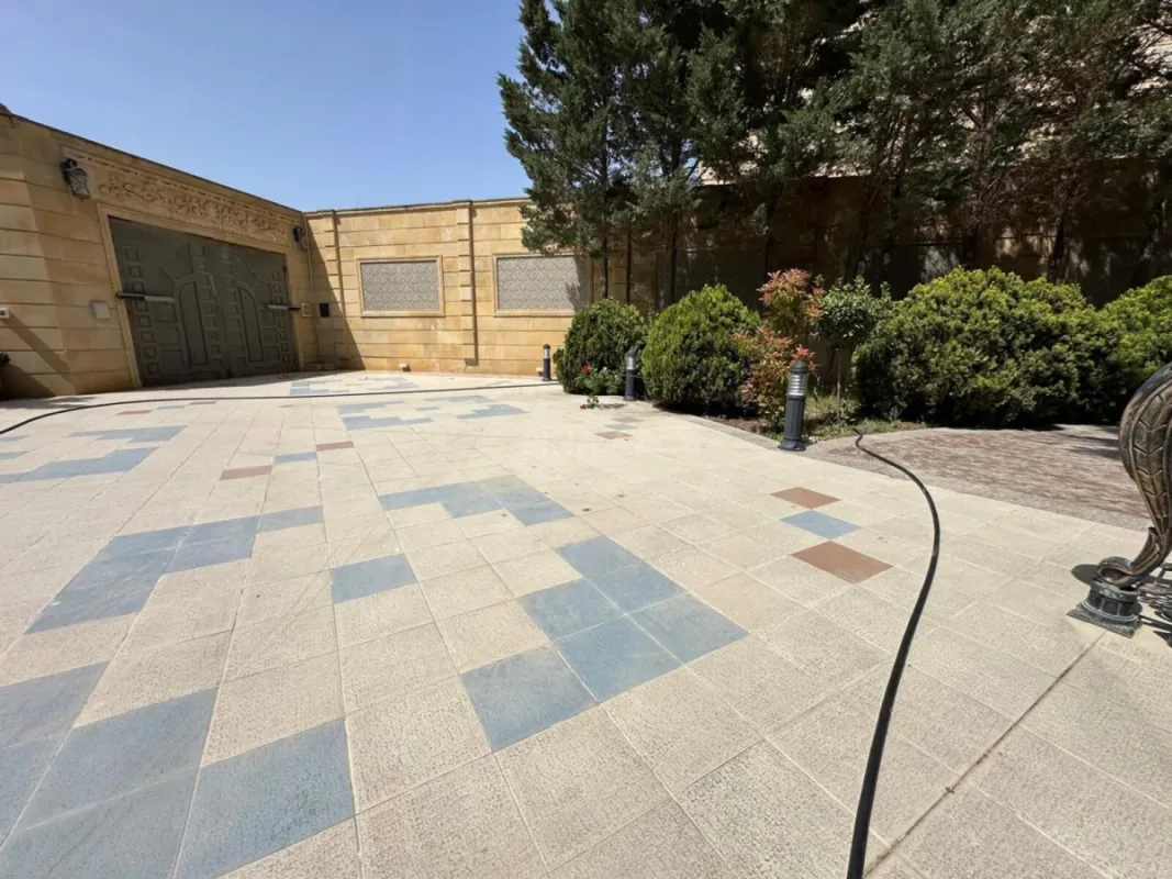 Satılır 7 otaqlı həyət evi 550 m²