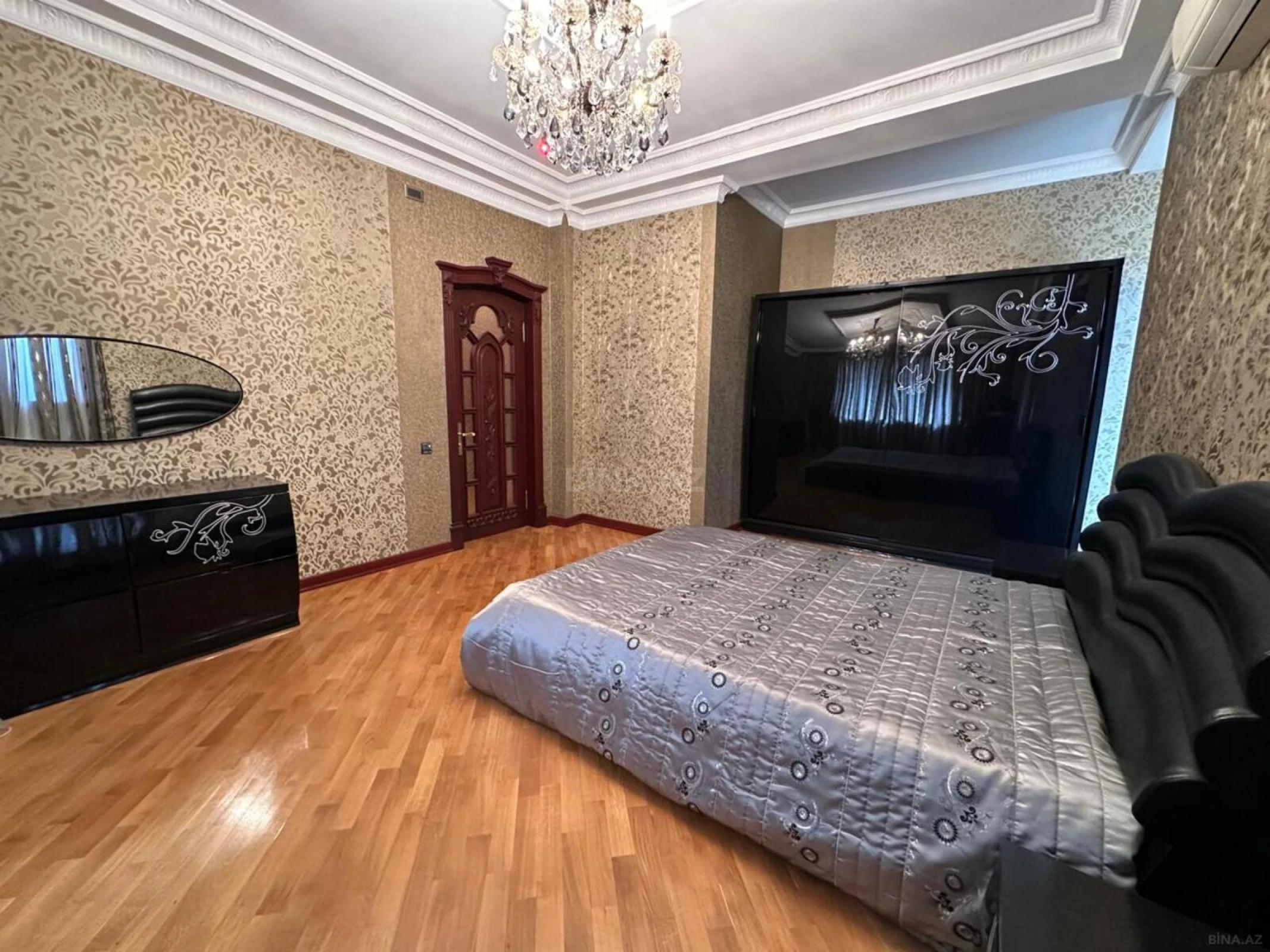 Satılır 7 otaqlı həyət evi 550 m²