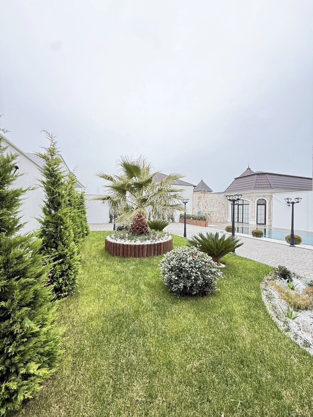 Satılır 4 otaqlı həyət evi 220 m²