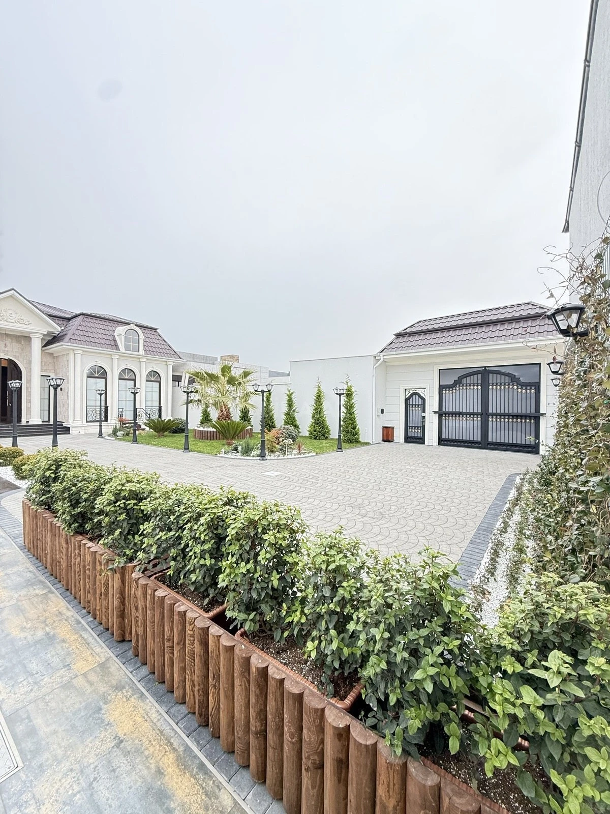 Satılır 4 otaqlı həyət evi 220 m²