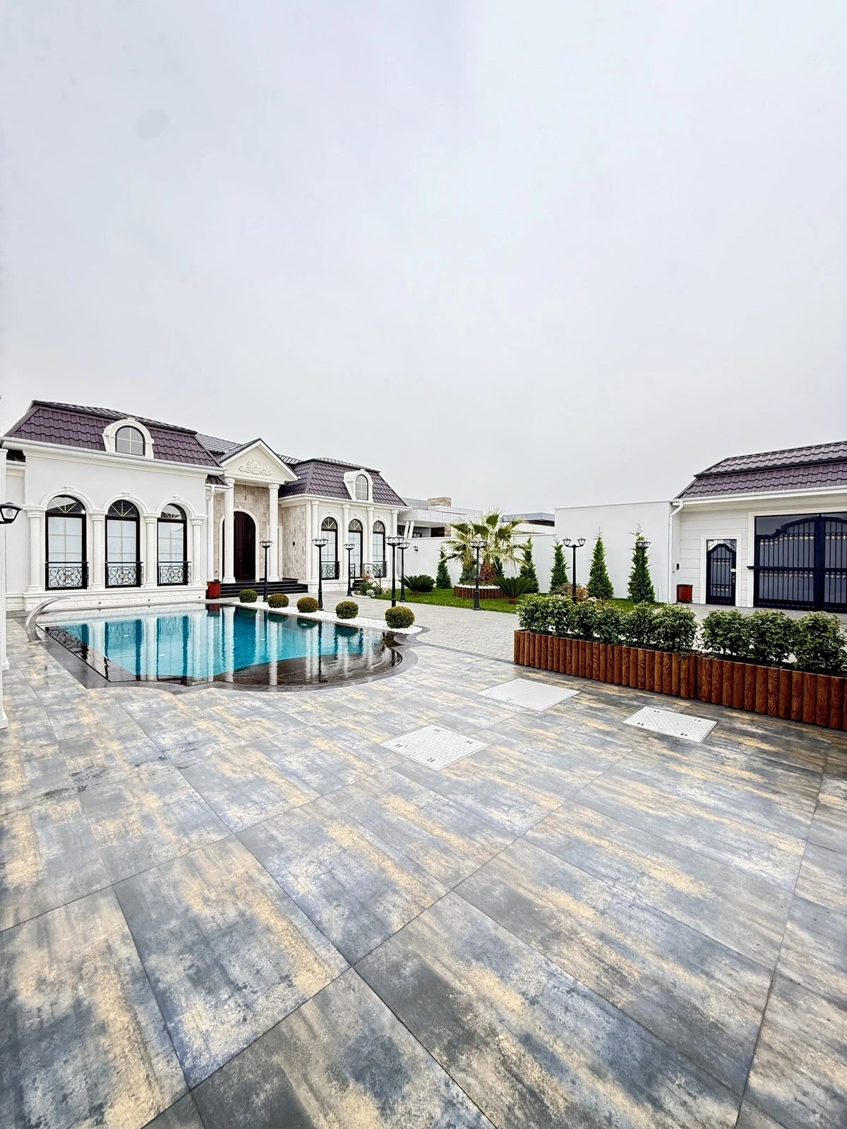 Satılır 4 otaqlı həyət evi 220 m²