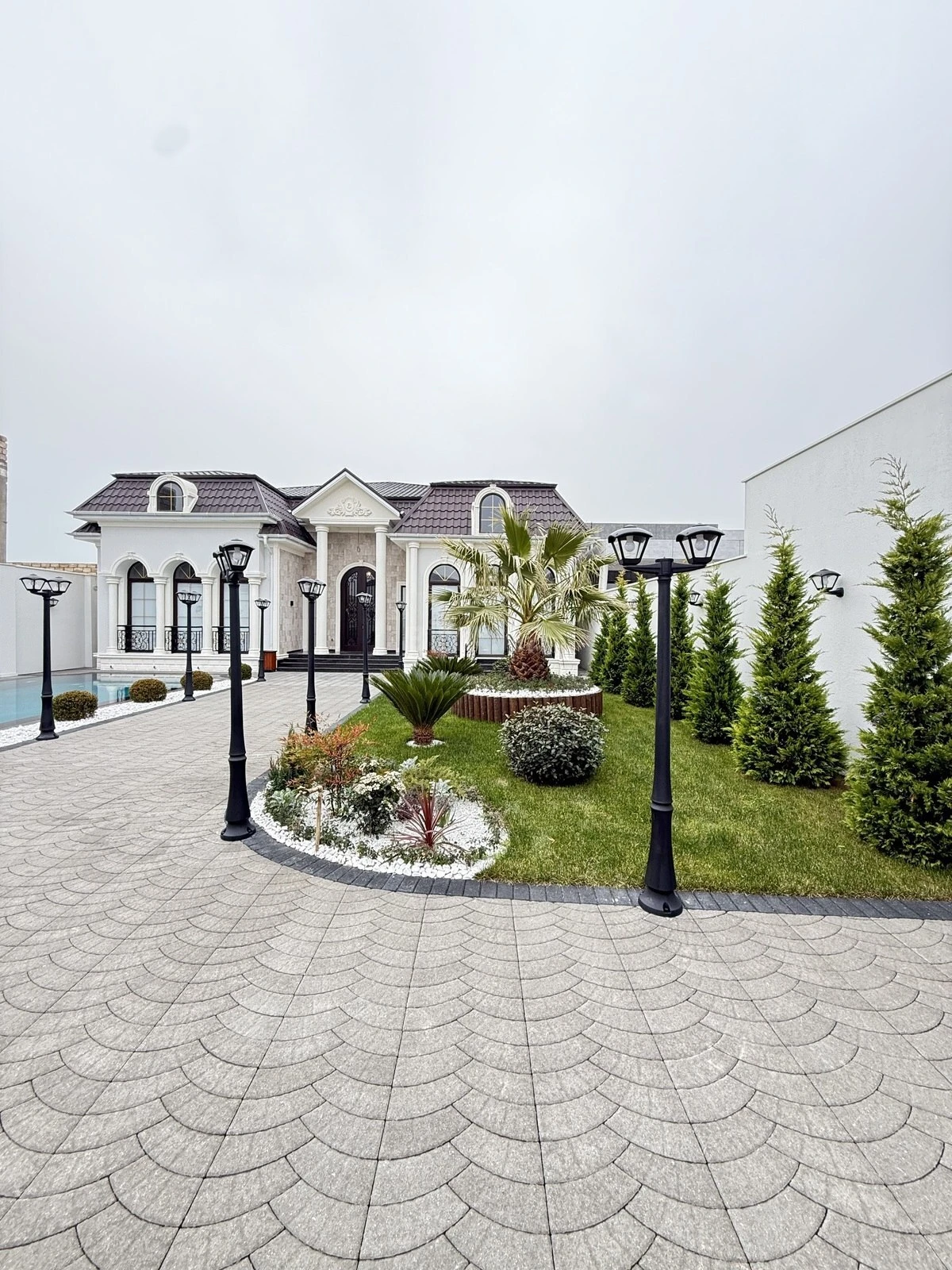 Satılır 4 otaqlı həyət evi 220 m²