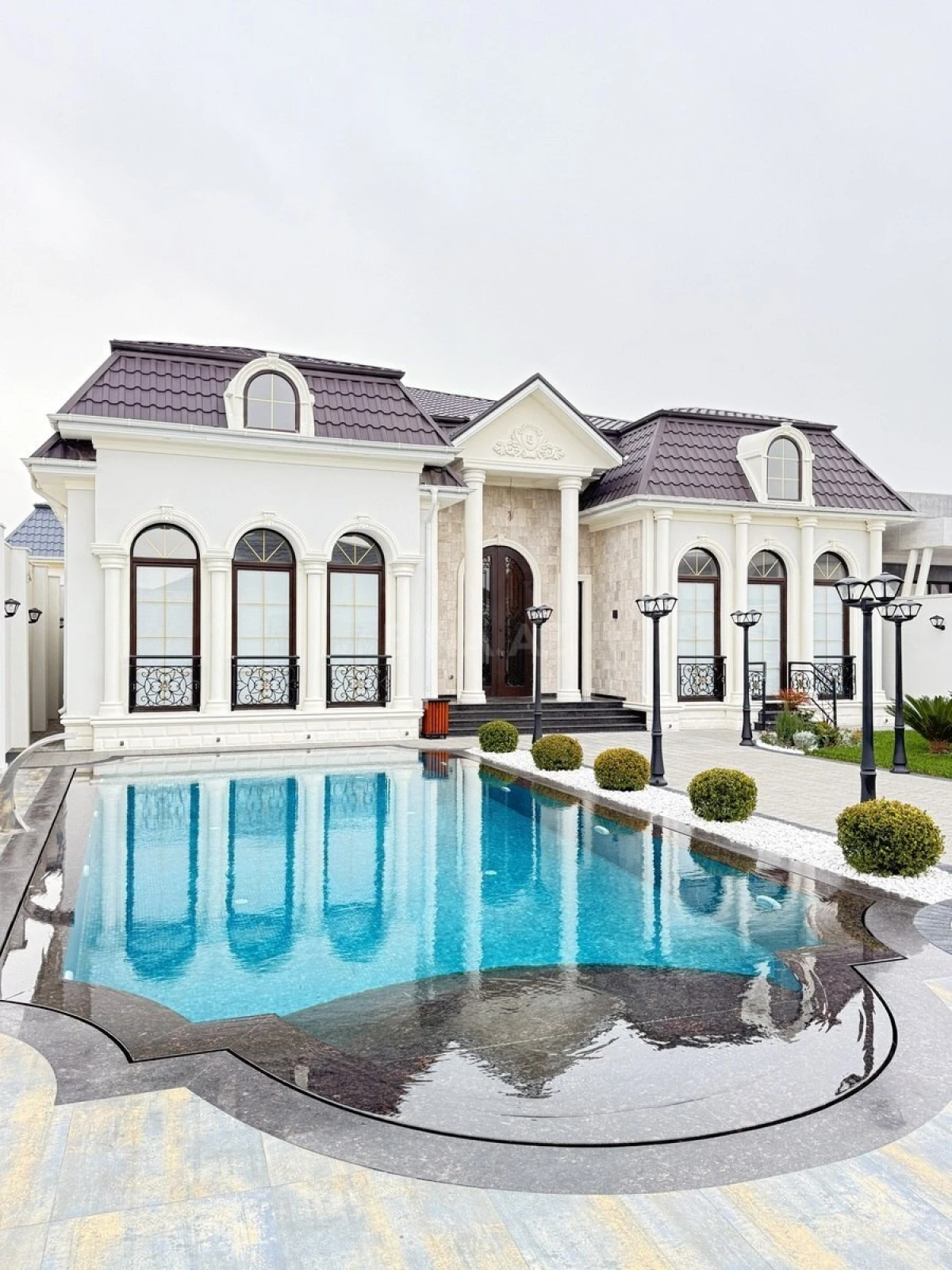 Satılır 4 otaqlı həyət evi 220 m²