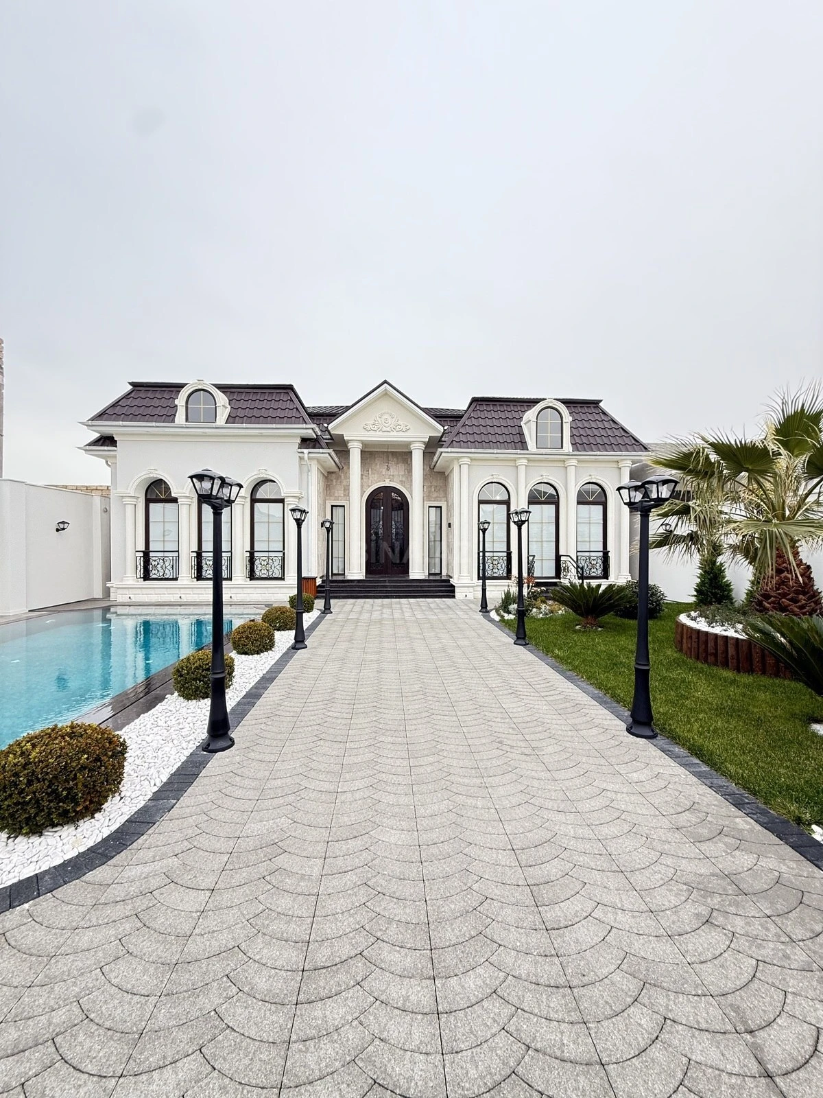 Satılır 4 otaqlı həyət evi 220 m²