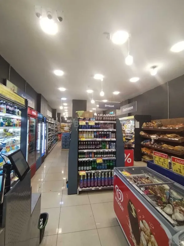 Satılır obyekt 303 m²