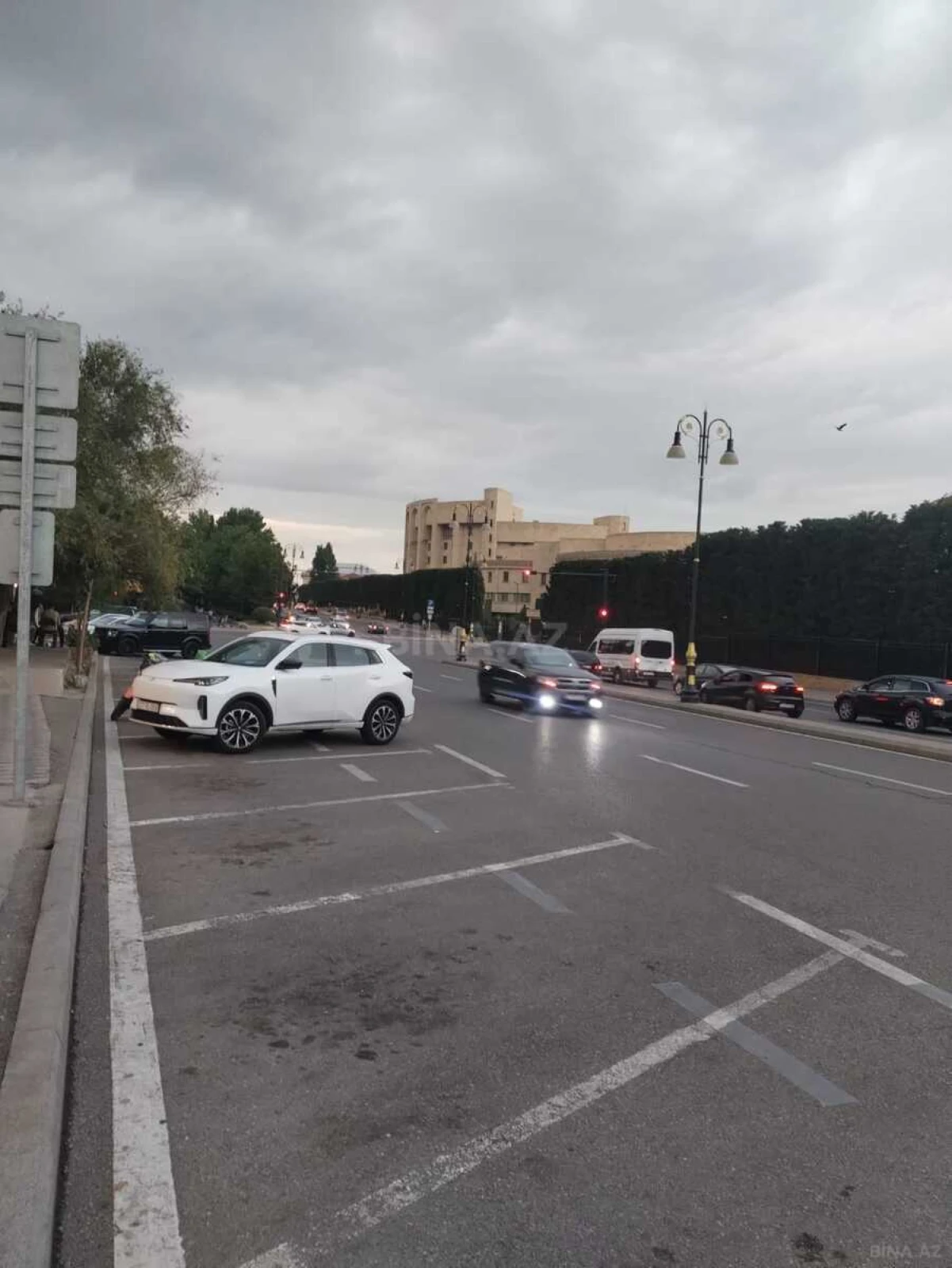 Satılır obyekt 303 m²