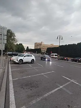 Satılır obyekt 303 m²