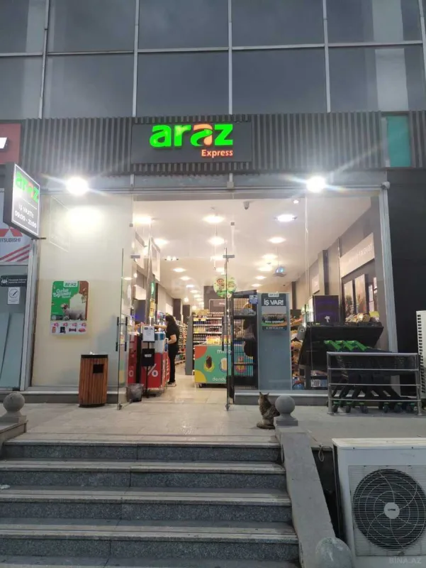 Satılır obyekt 303 m²