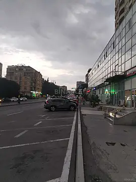 Satılır obyekt 303 m²