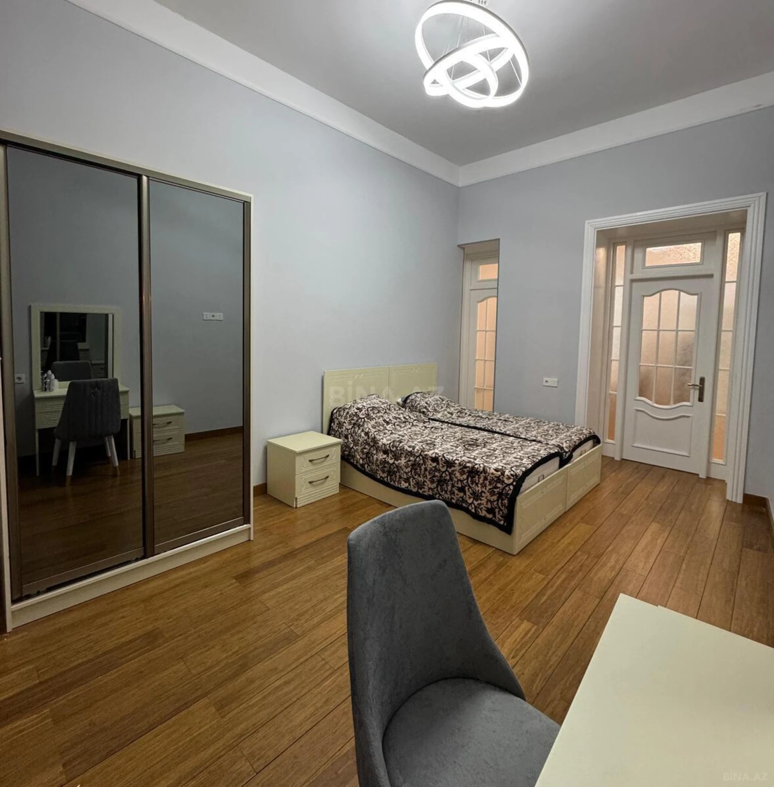 Kirayə verilir 2 otaqlı mənzil 80 m²