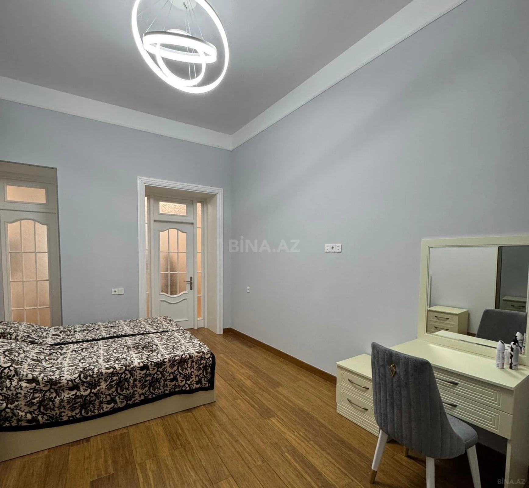 Kirayə verilir 2 otaqlı mənzil 80 m²
