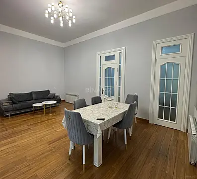 Kirayə verilir 2 otaqlı mənzil 80 m²