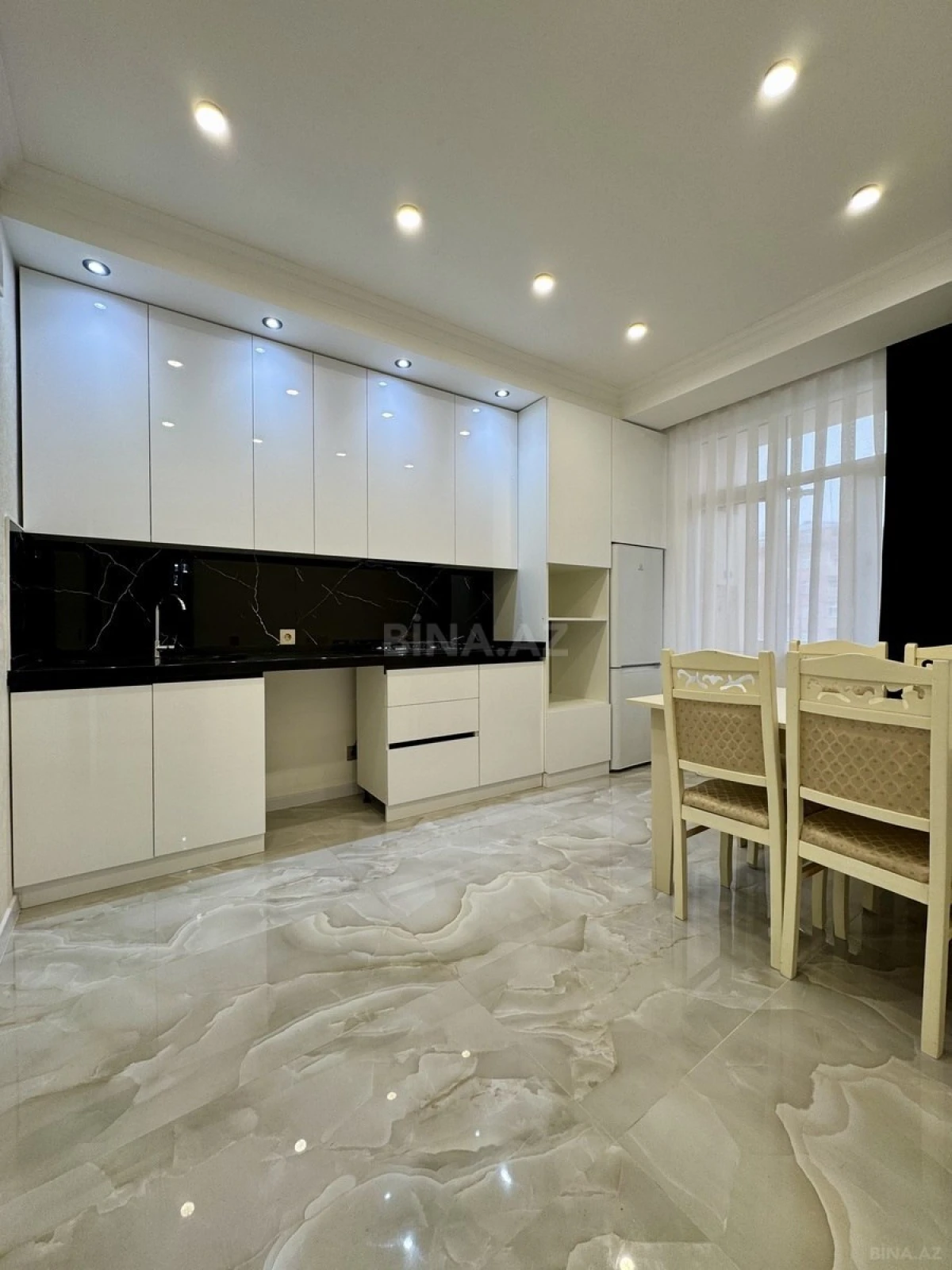 Satılır 2 otaqlı mənzil 75 m²