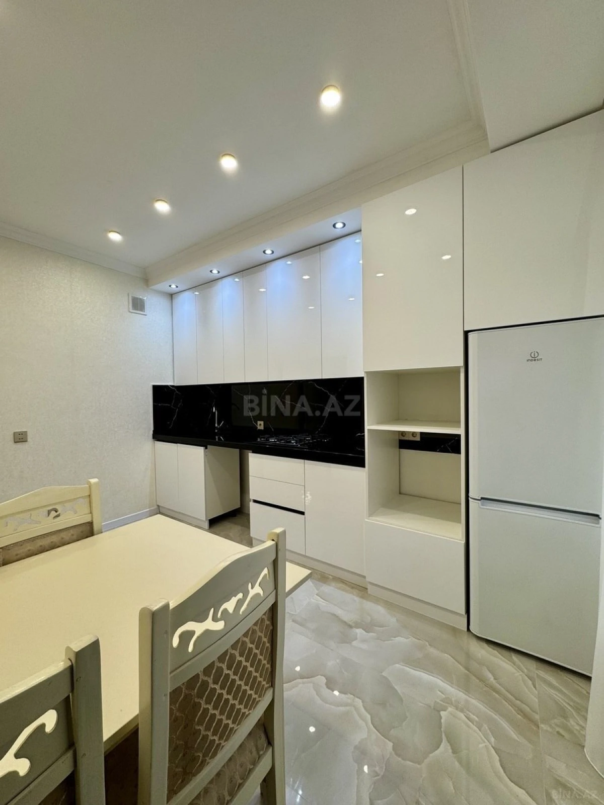 Satılır 2 otaqlı mənzil 75 m²