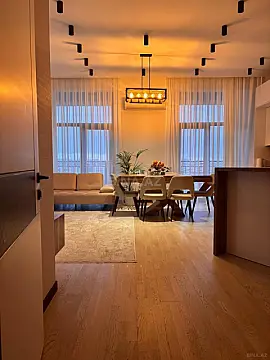 Satılır 4 otaqlı mənzil 140 m²