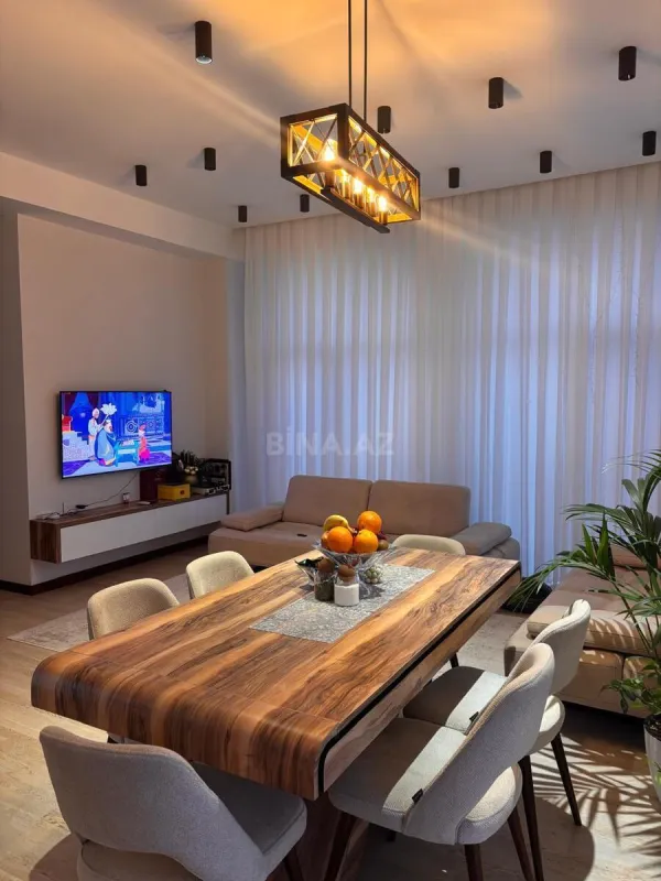 Satılır 4 otaqlı mənzil 140 m²