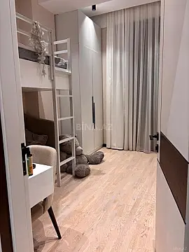 Satılır 4 otaqlı mənzil 140 m²