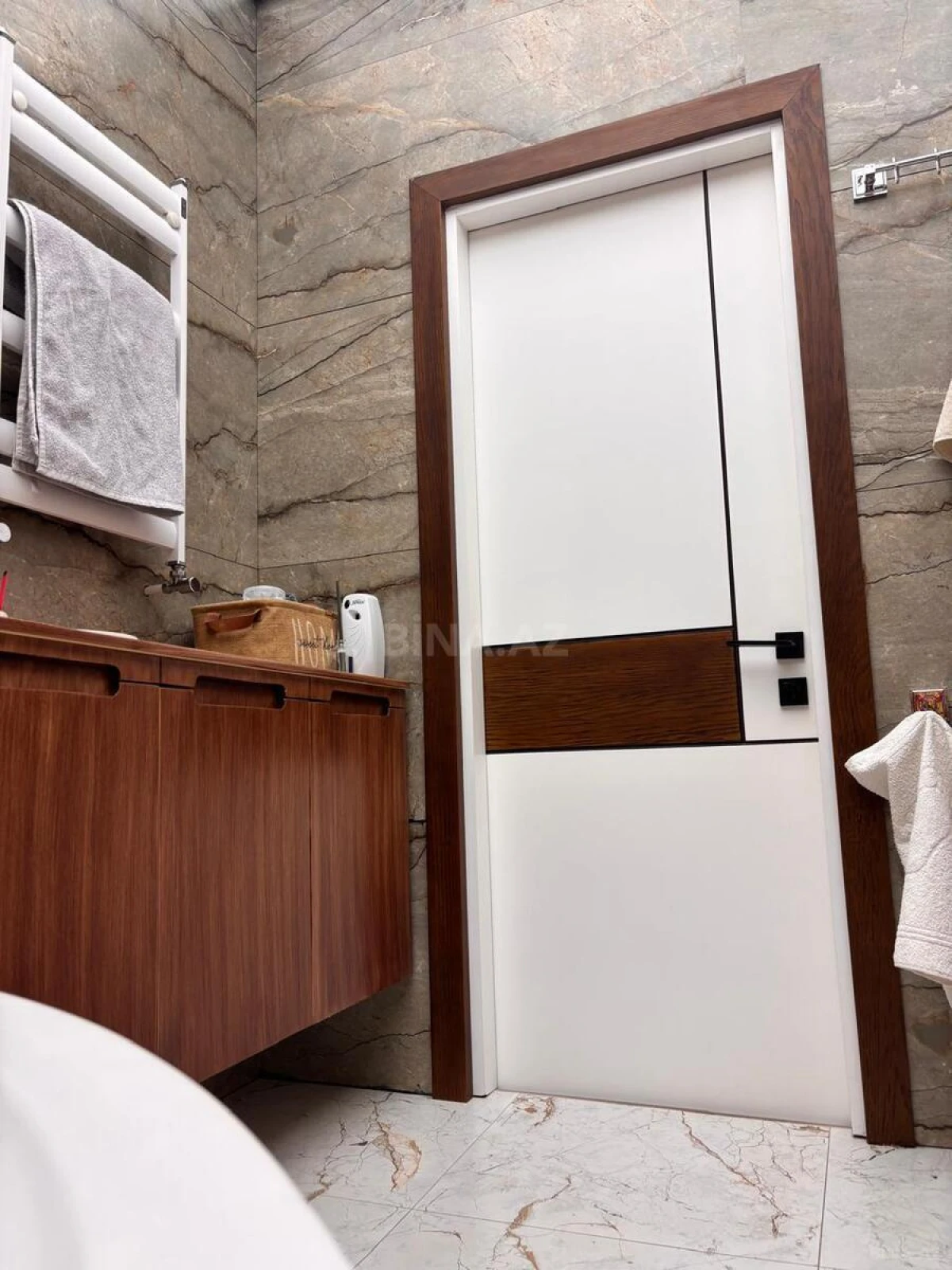 Satılır 4 otaqlı mənzil 140 m²