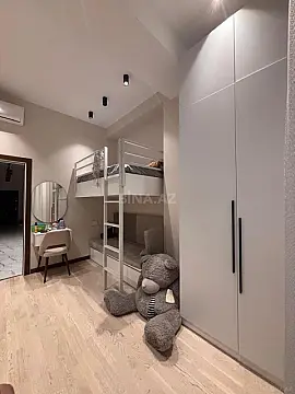 Satılır 4 otaqlı mənzil 140 m²