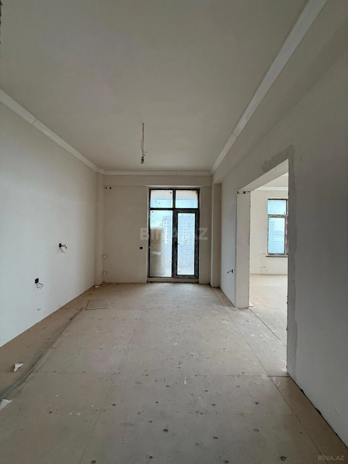 Satılır 4 otaqlı mənzil 165 m²