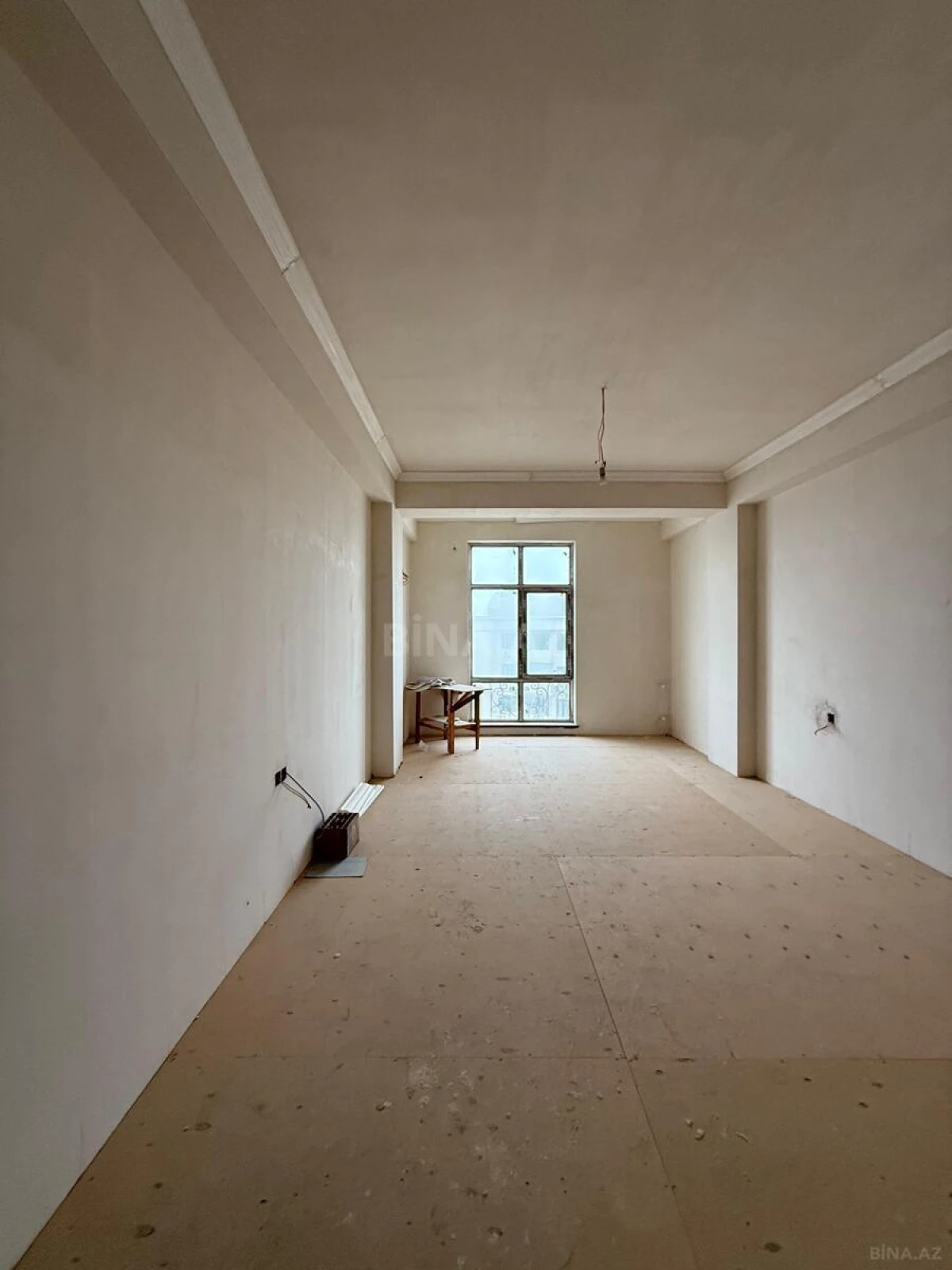 Satılır 4 otaqlı mənzil 165 m²