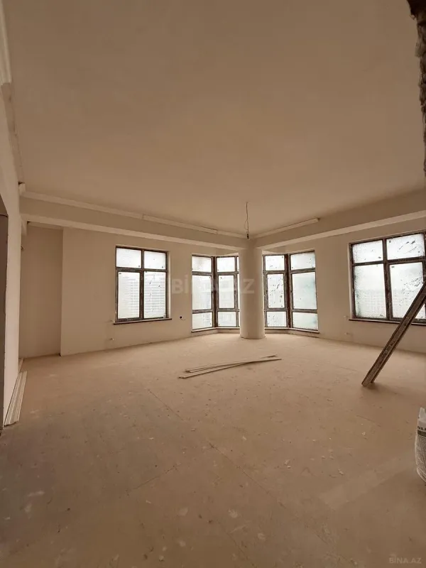 Satılır 4 otaqlı mənzil 165 m²