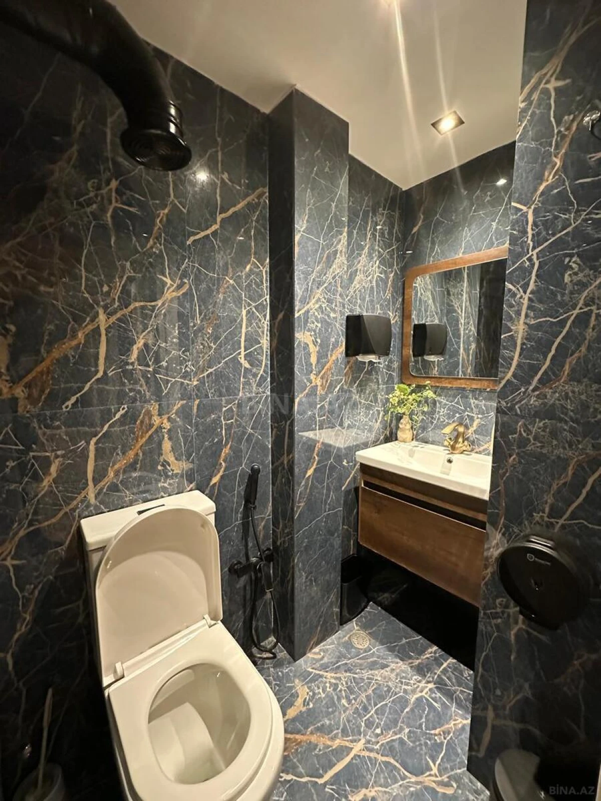 Satılır obyekt 235 m²