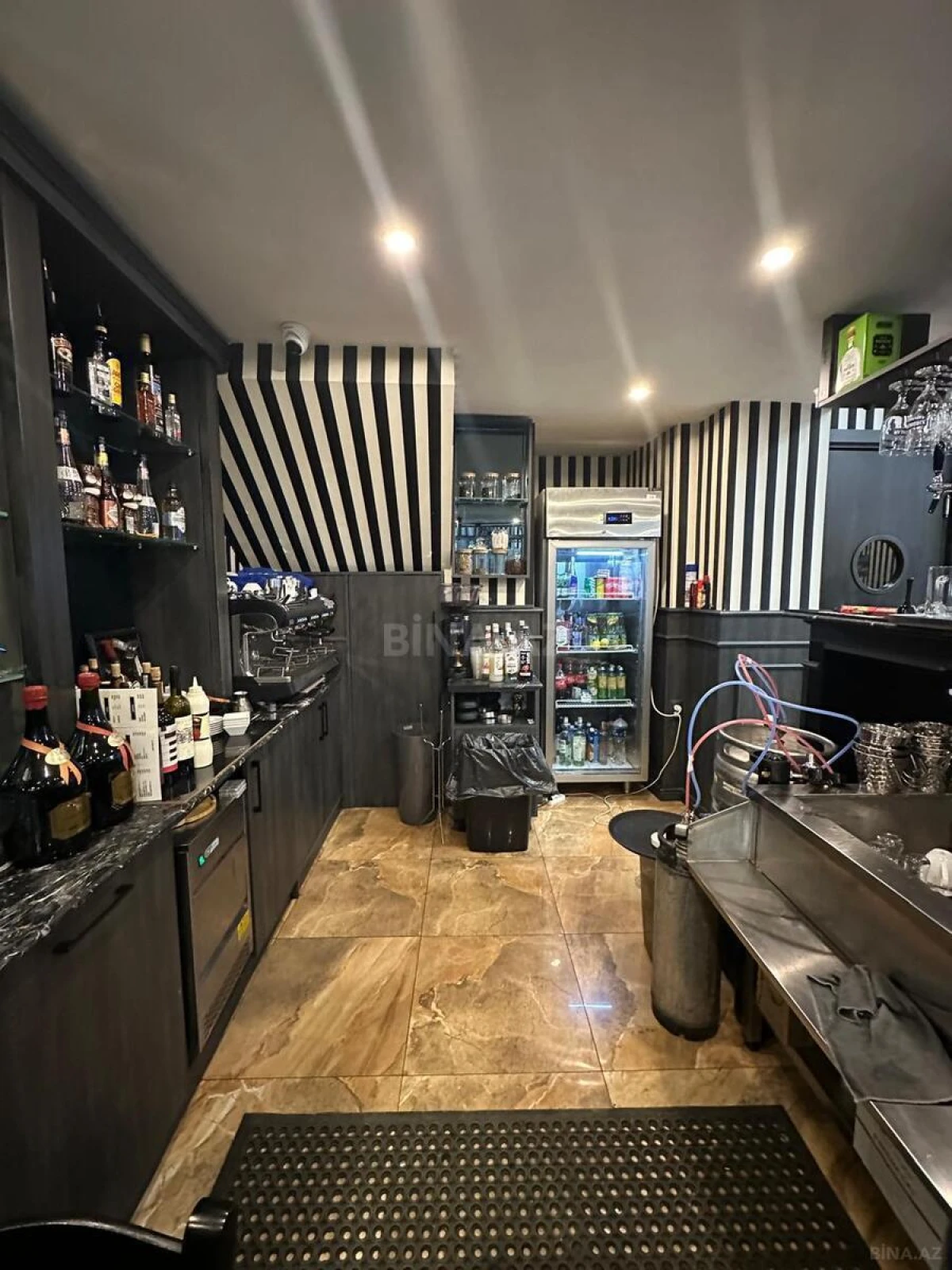 Satılır obyekt 235 m²