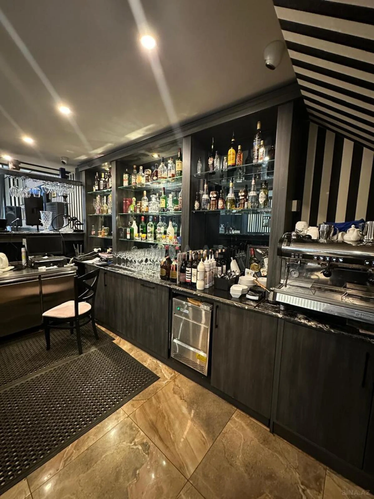 Satılır obyekt 235 m²