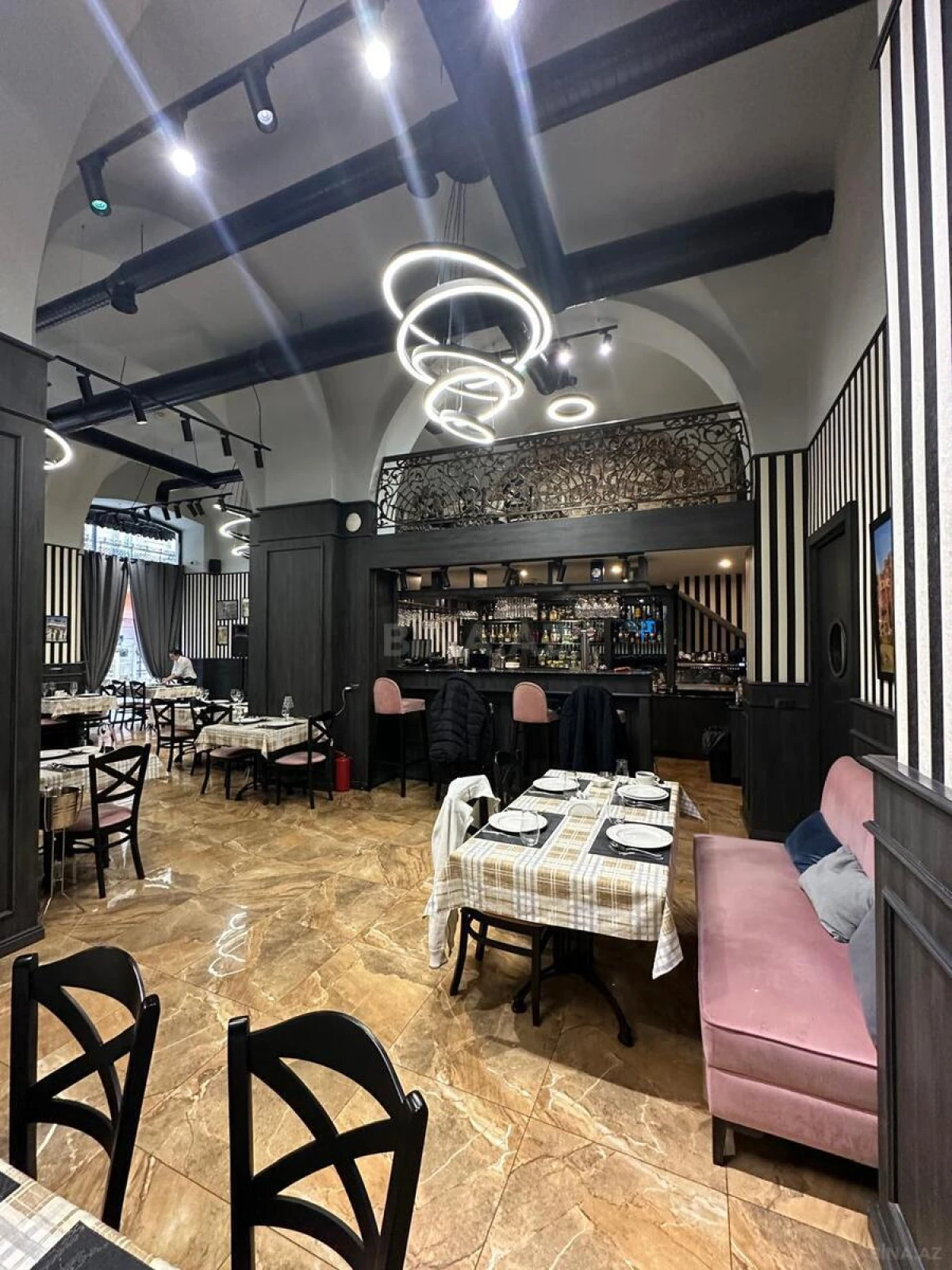 Satılır obyekt 235 m²