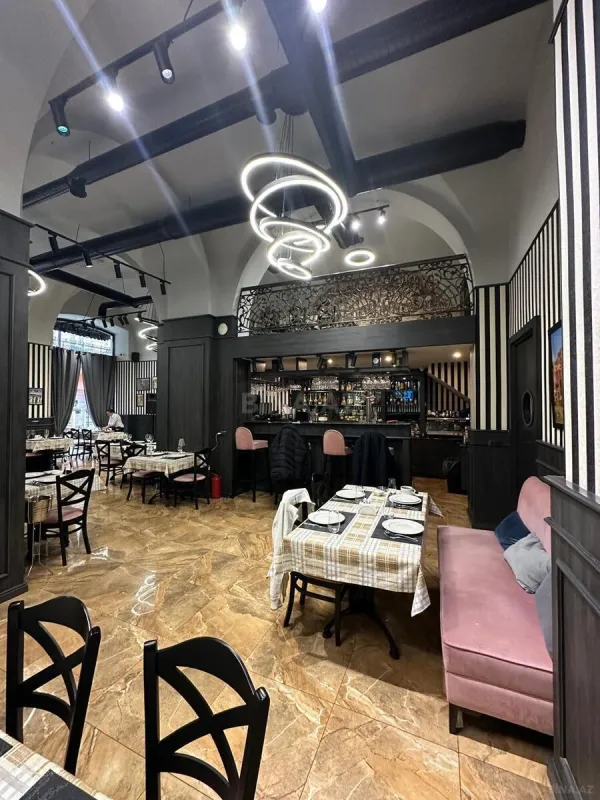 Satılır obyekt 235 m²