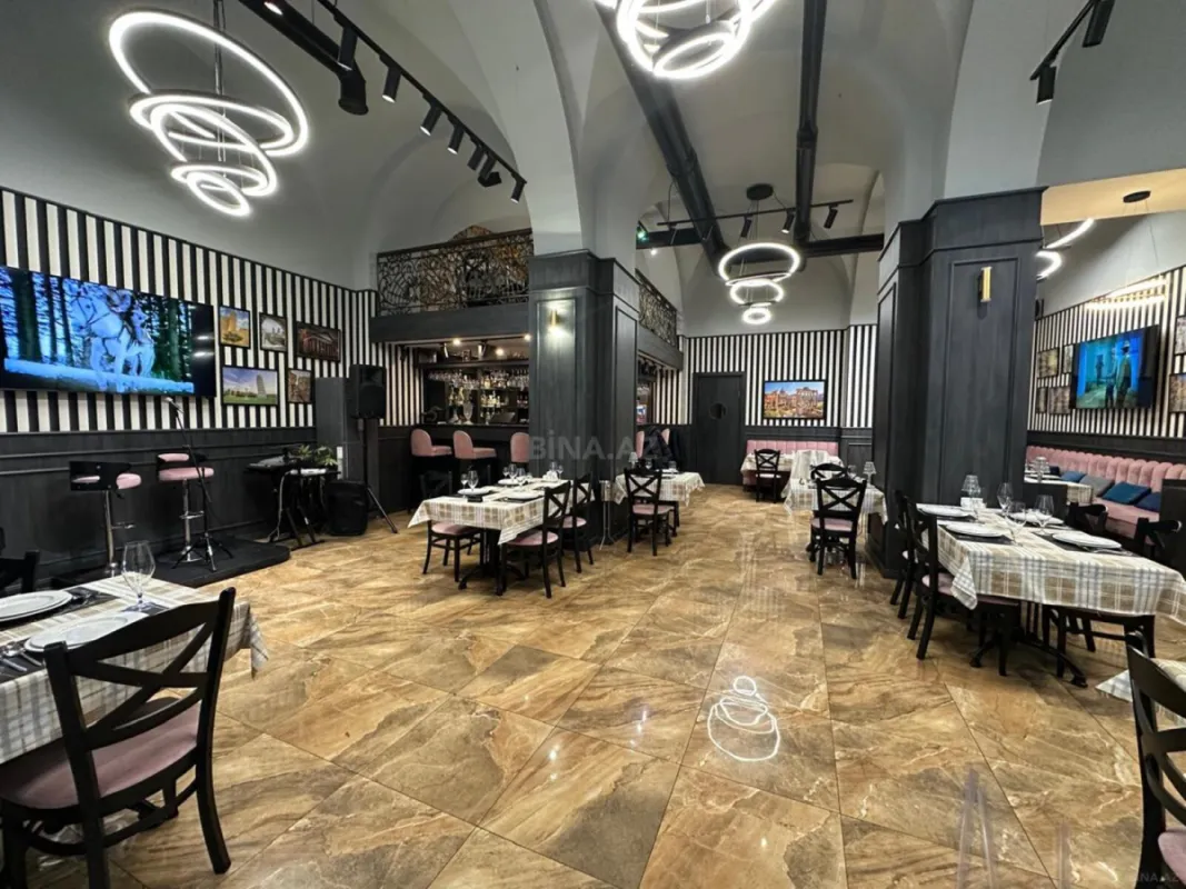 Satılır obyekt 235 m²