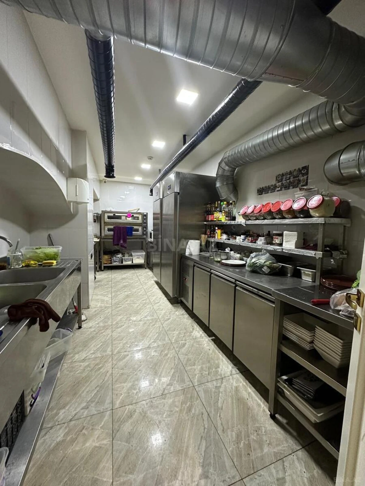 Satılır obyekt 235 m²