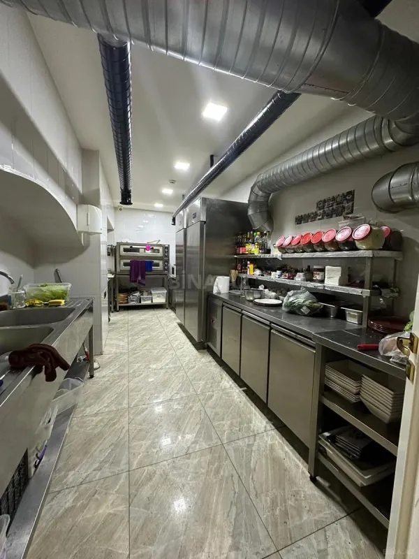 Satılır obyekt 235 m²