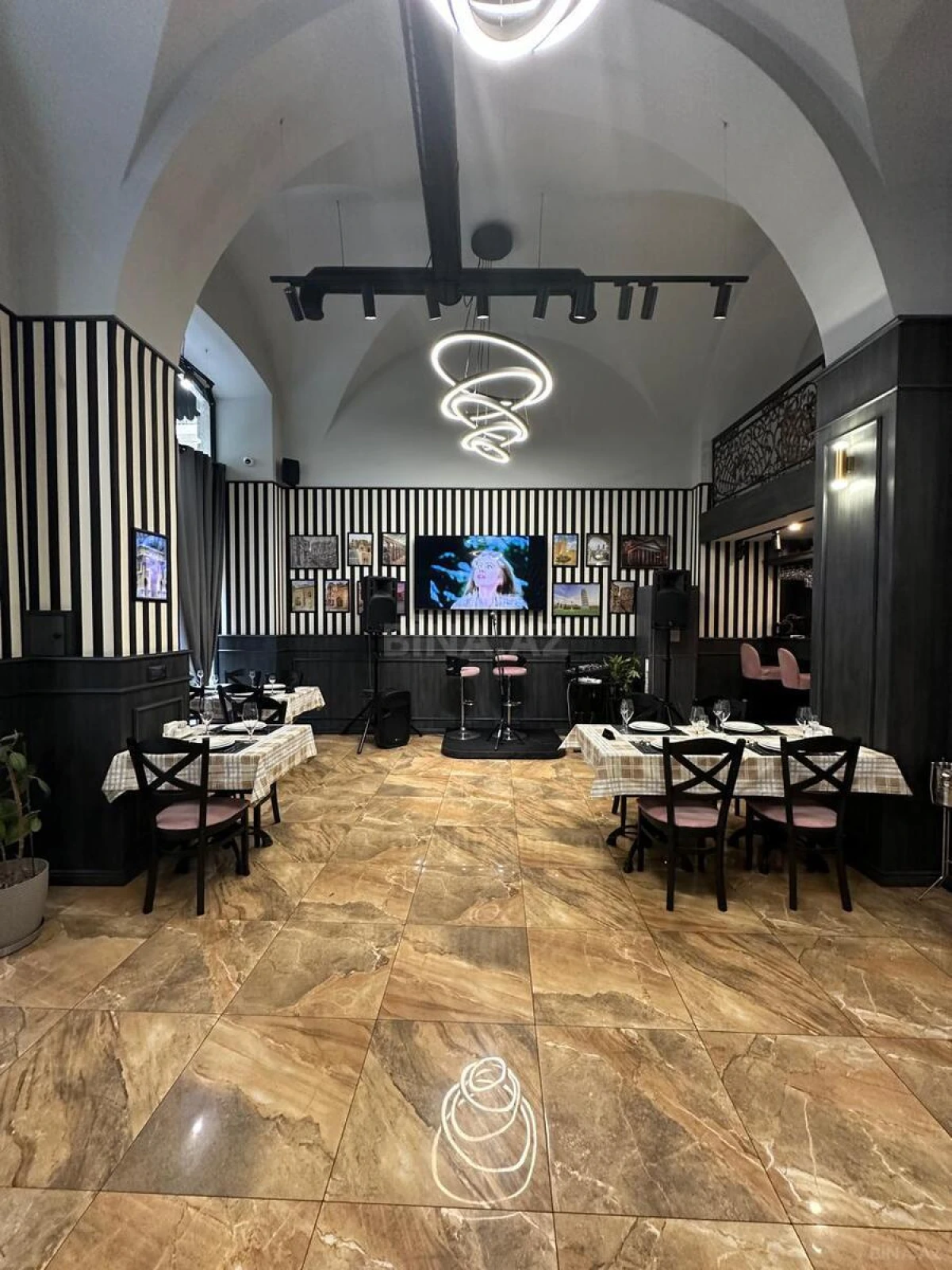 Satılır obyekt 235 m²