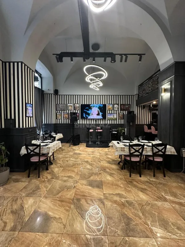 Satılır obyekt 235 m²