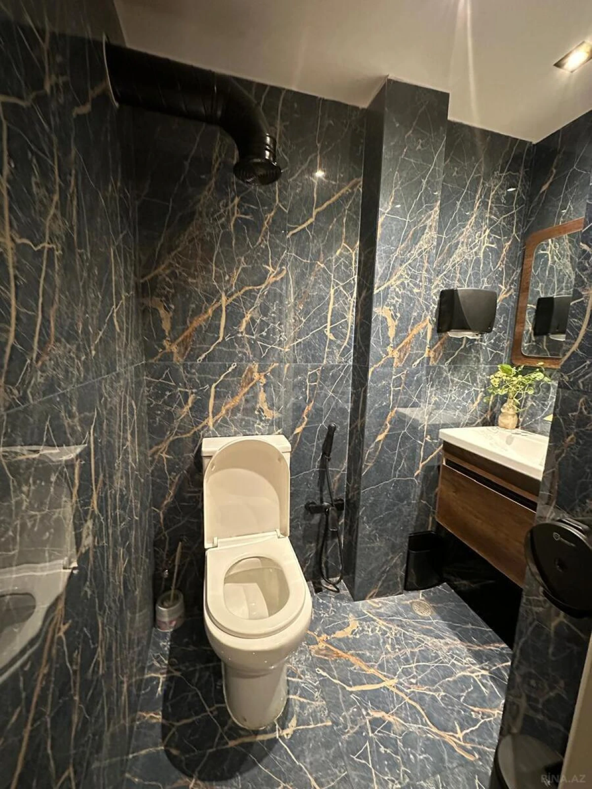 Satılır obyekt 235 m²