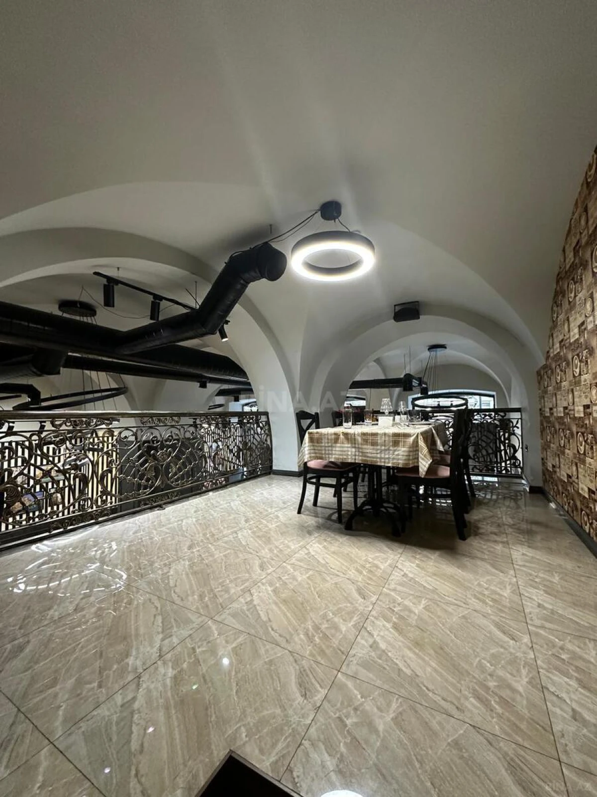 Satılır obyekt 235 m²