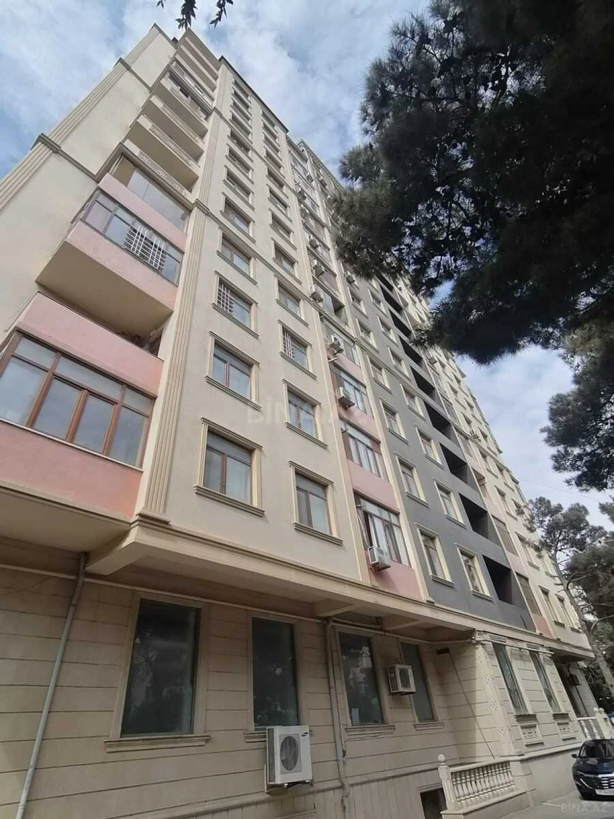 Satılır obyekt 331 m²