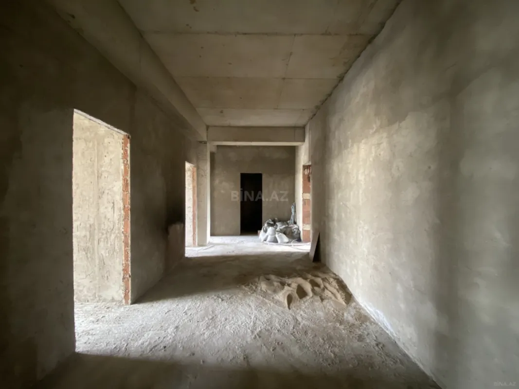 Satılır 4 otaqlı mənzil 195 m²