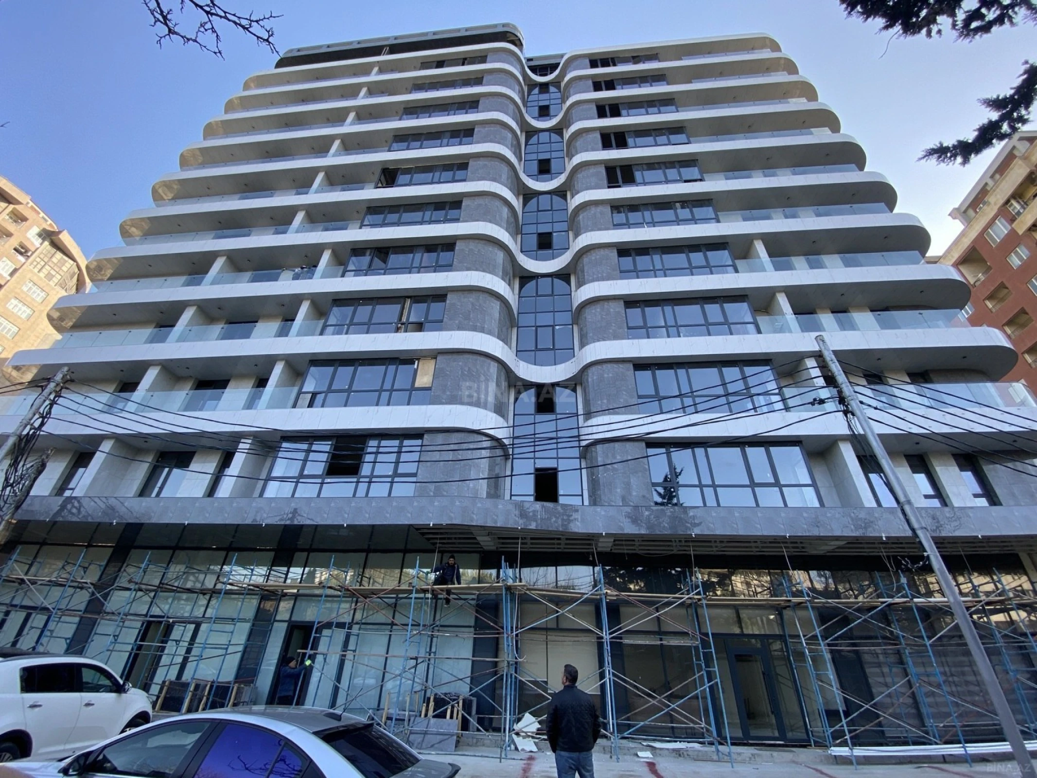 Satılır 4 otaqlı mənzil 195 m²