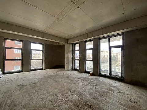 Satılır 4 otaqlı mənzil 195 m²