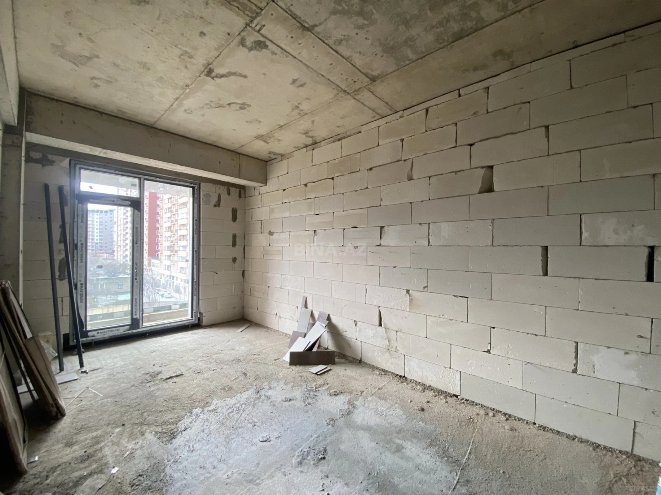 Satılır 4 otaqlı mənzil 195 m²